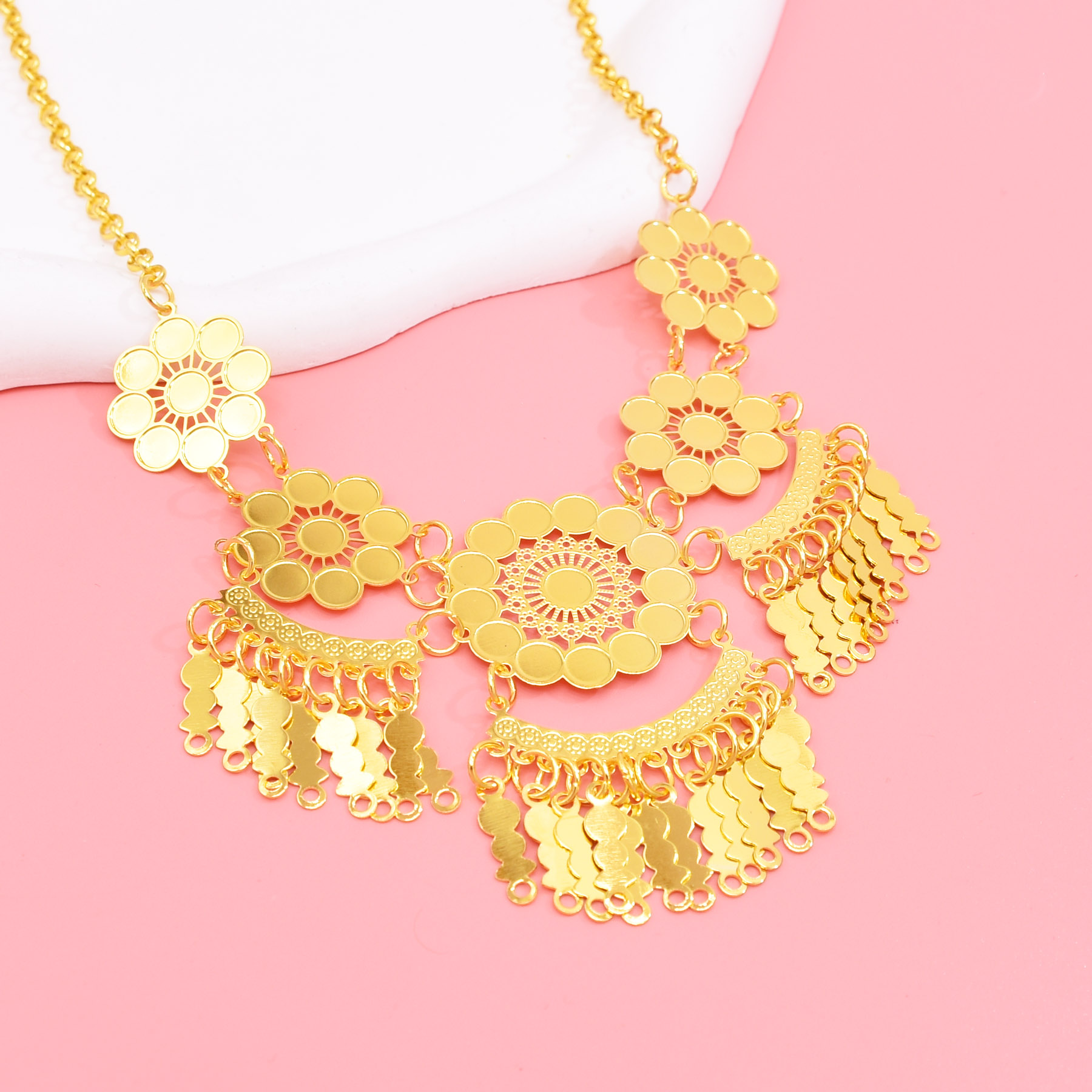 Hollow Carving Flower Pendants - Ethnic Fashion In Dubai recension och pris