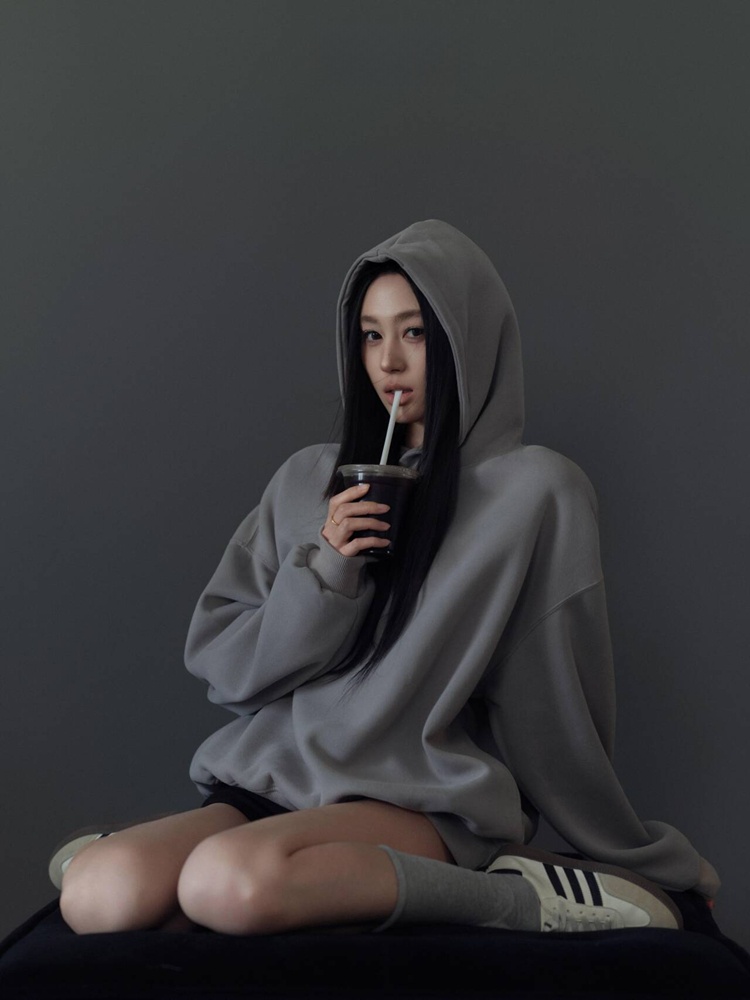 Gray Mood Portrait Theme Photo - Ethnic Fashion Photography recension och pris