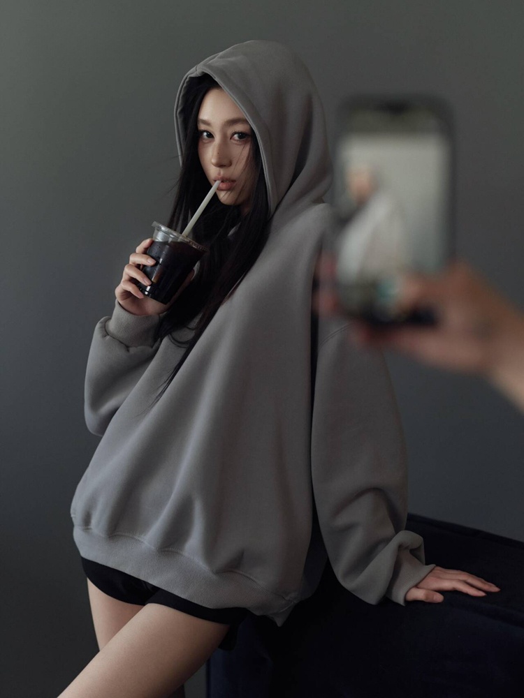 Gray Mood Portrait Theme Photo - Ethnic Fashion Photography recension och pris