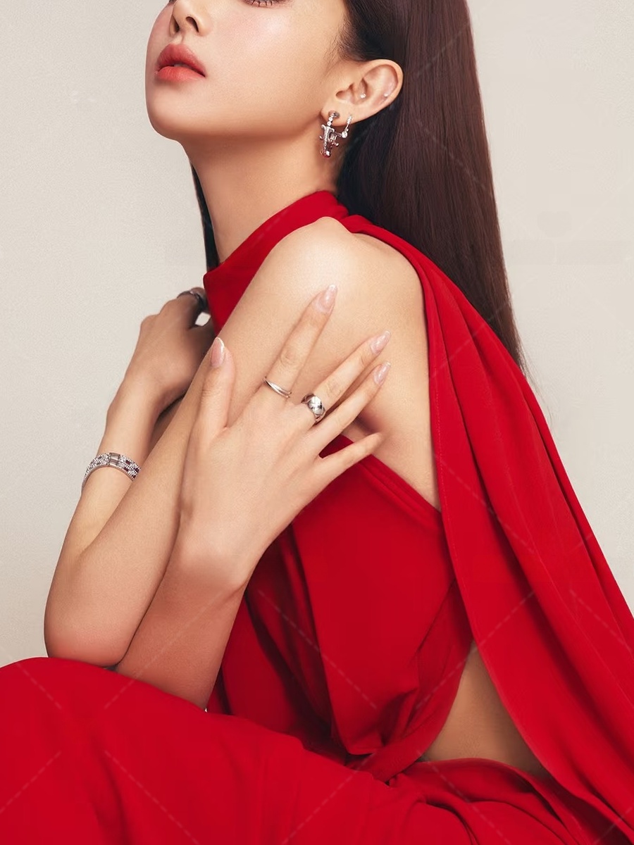 Red Portrait Photography Dress - Ethnic Fashion Photography recension och pris