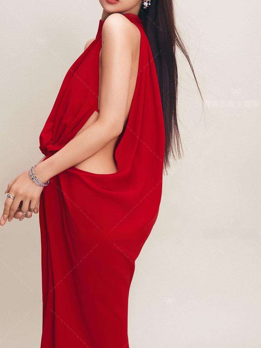 Red Portrait Photography Dress - Ethnic Fashion Photography recension och pris