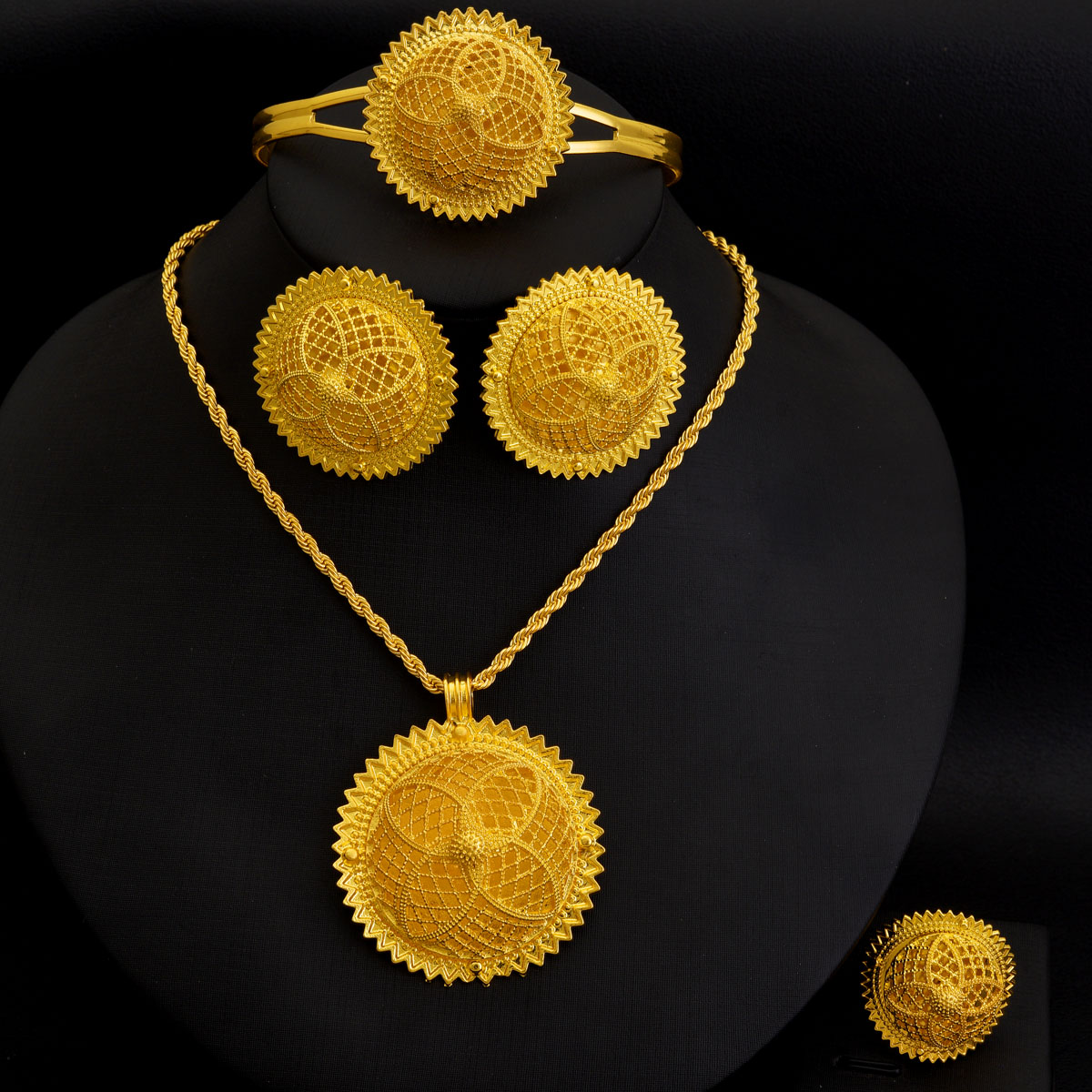 Africa Dubai Golden Color Jewe - Ethnic Fashion In Dubai recension och pris