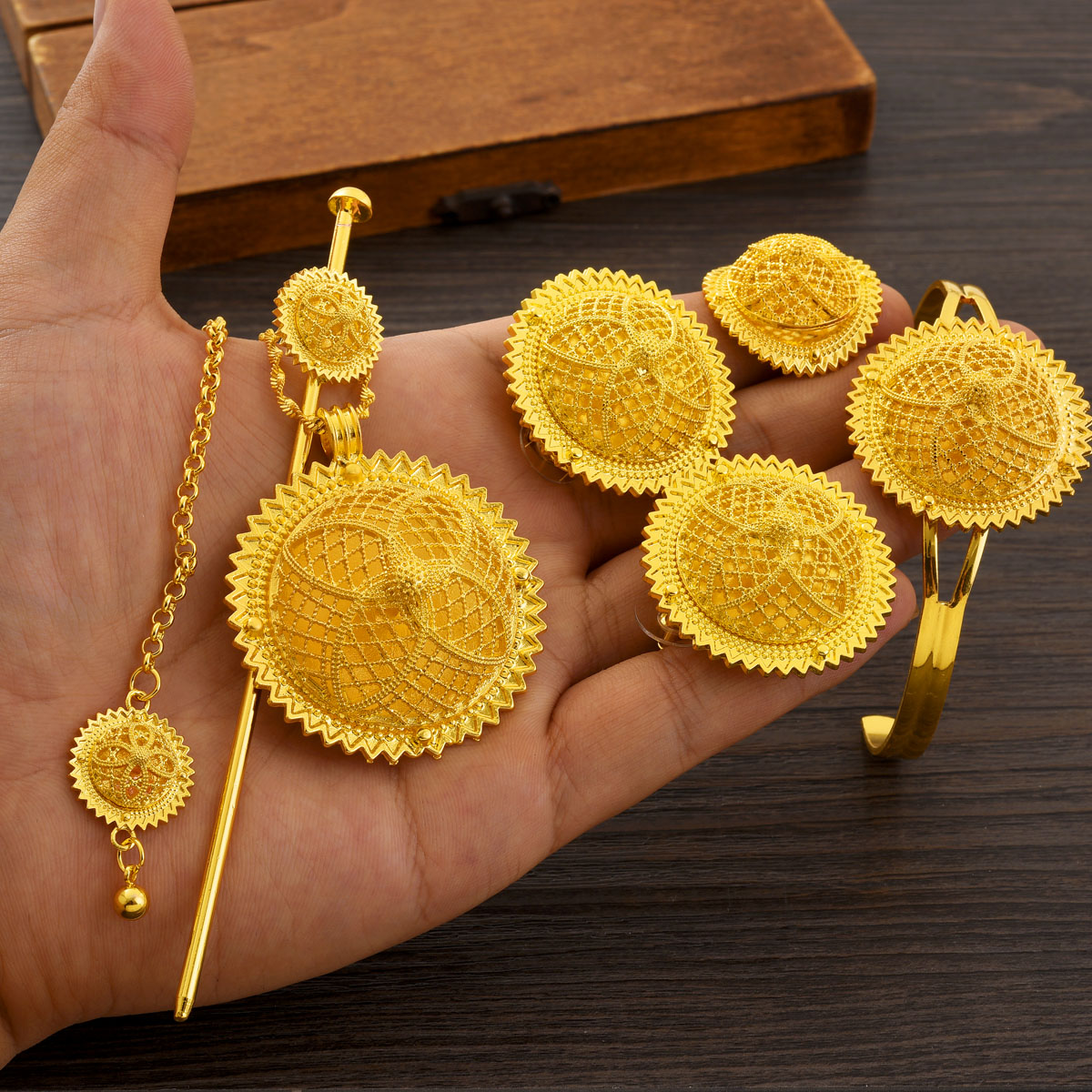 Africa Dubai Golden Color Jewe - Ethnic Fashion In Dubai recension och pris